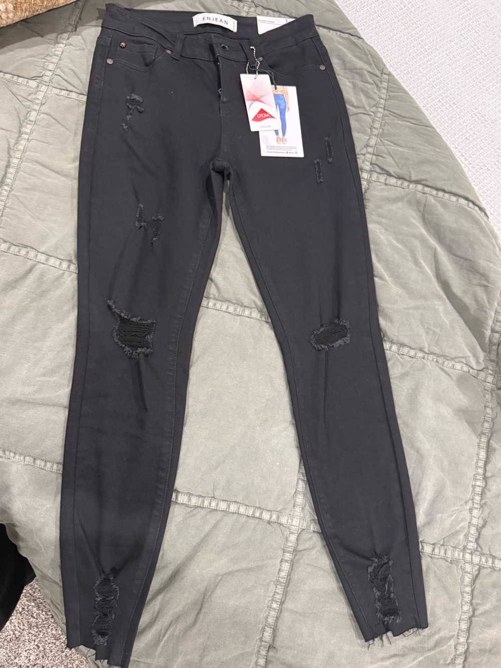 NWT Black Skinny Distressed Skinny Jeans